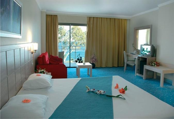 The Maxim Resort 8/16