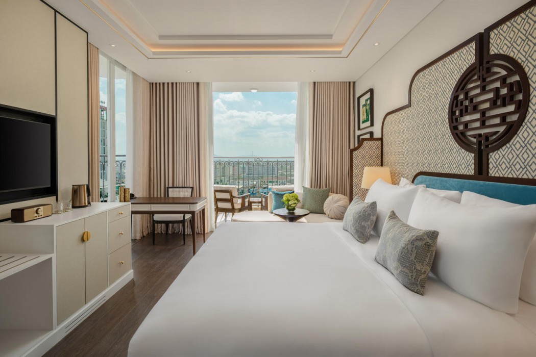 Grand Royal Riverside Hue 9/43