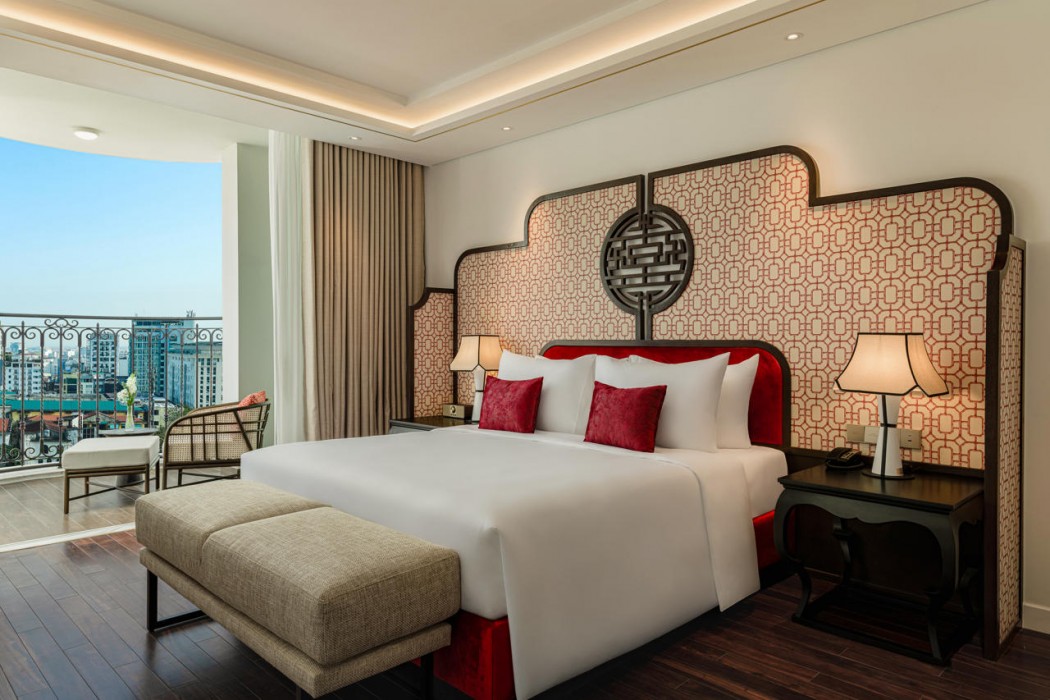 Grand Royal Riverside Hue in HUE