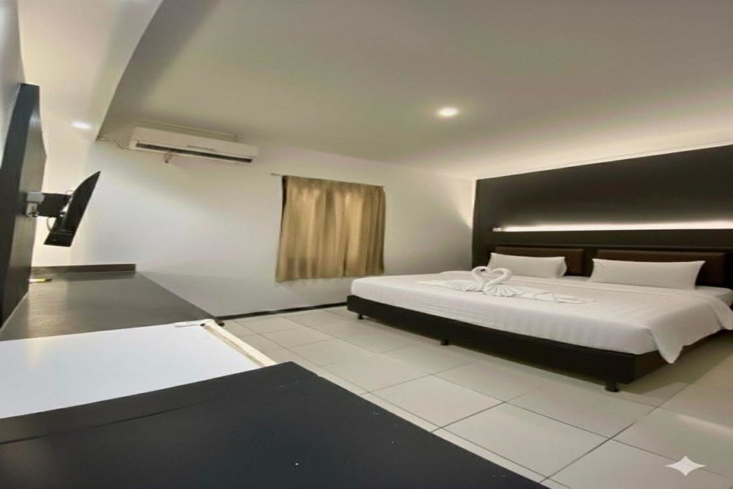 Grand Charis Hotel Tulungagung 9/20