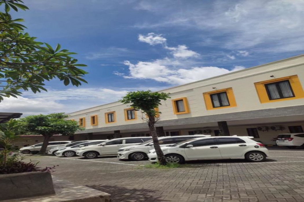Grand Charis Hotel Tulungagung 1/20