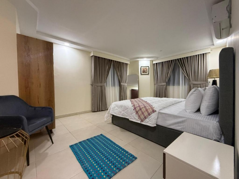 The DownTown Apartments Gulberg 19/22