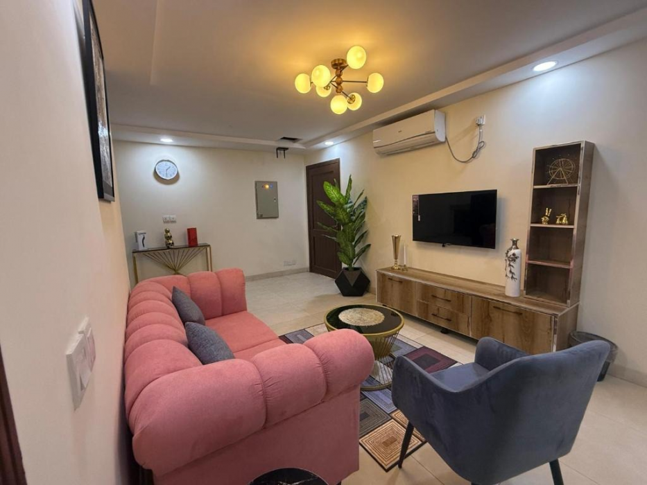 Room at The DownTown Apartments Gulberg, LAHORE