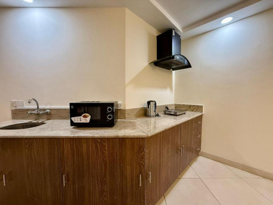 The DownTown Apartments Gulberg 5/22