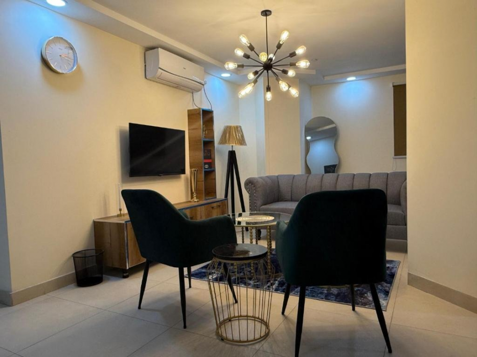 The DownTown Apartments Gulberg 11/22