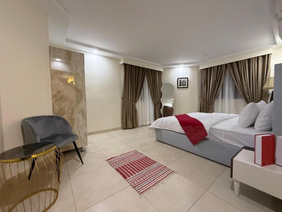 Room at The DownTown Apartments Gulberg, LAHORE