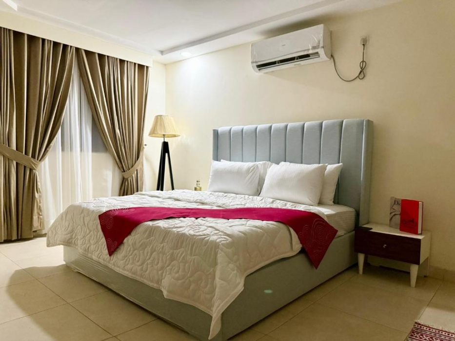 Room at The DownTown Apartments Gulberg, LAHORE