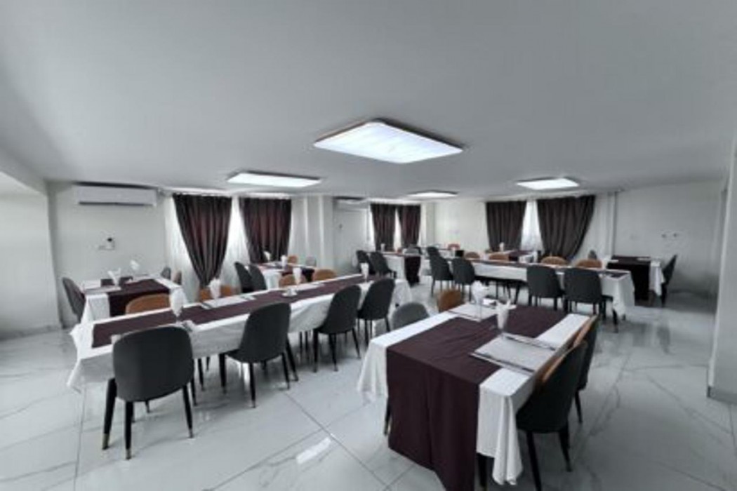 Melia's Hotel 15/22