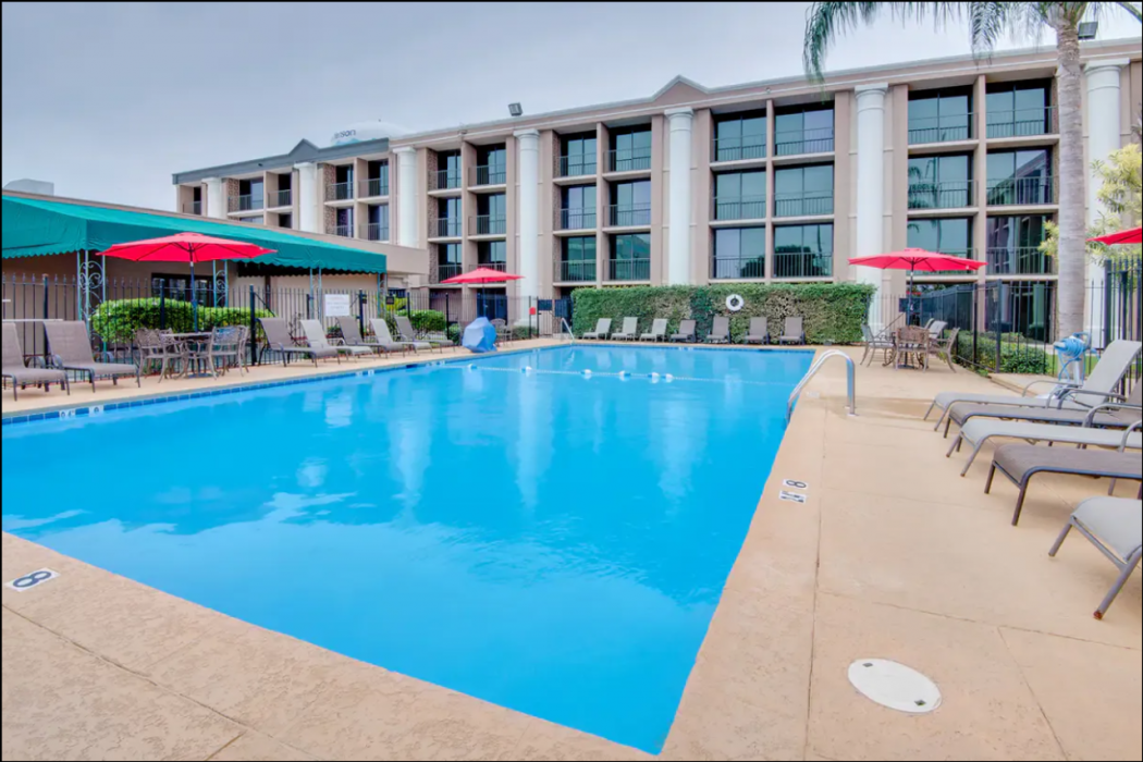 Clarion Hotel & Suites New Orleans Airport 16/20