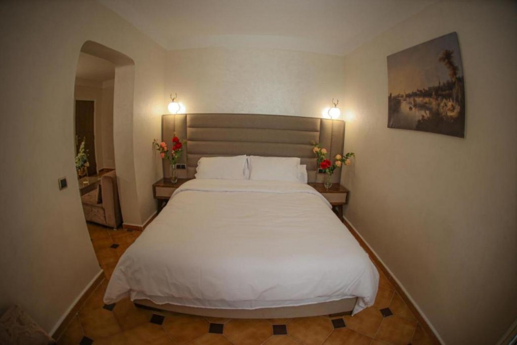 Hotel Des Lilas 10/18