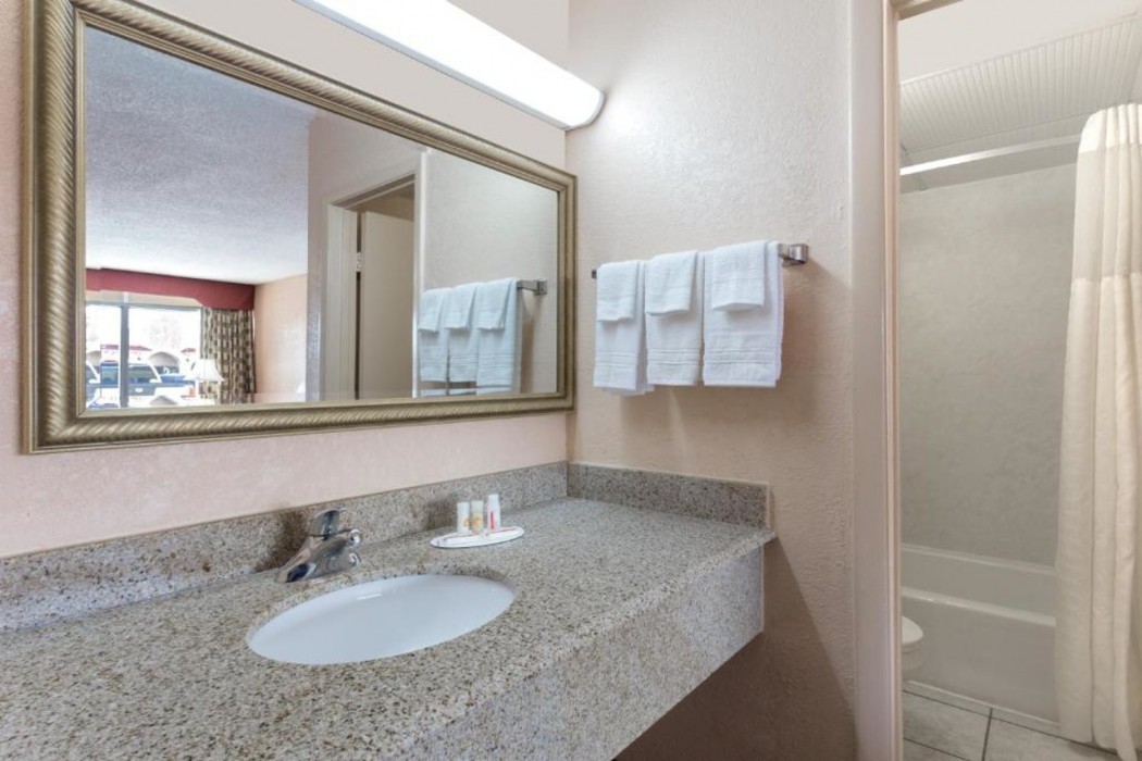Quality Inn Waycross, GA 5/12