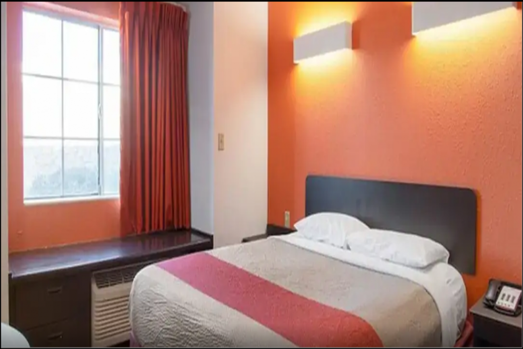 El Paso Inn 8/24