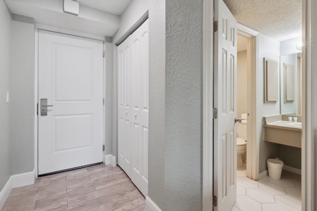 Howard Johnson by Wyndham Oceanfront Daytona Beach 19/44