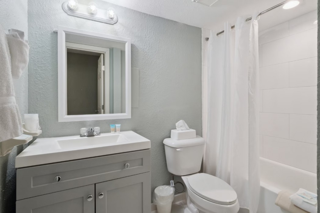 Howard Johnson by Wyndham Oceanfront Daytona Beach 40/44