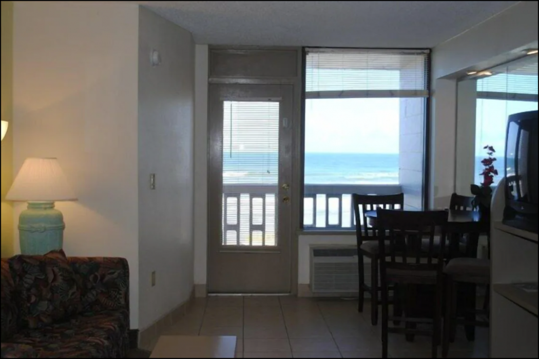 Howard Johnson by Wyndham Oceanfront Daytona Beach 25/44