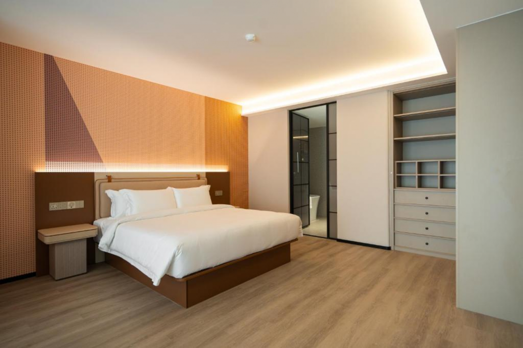 Leston Hotel 8/44