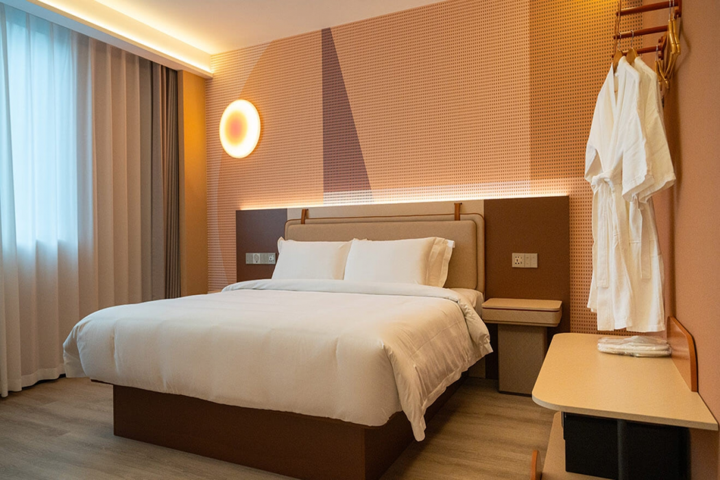 Leston Hotel 9/44