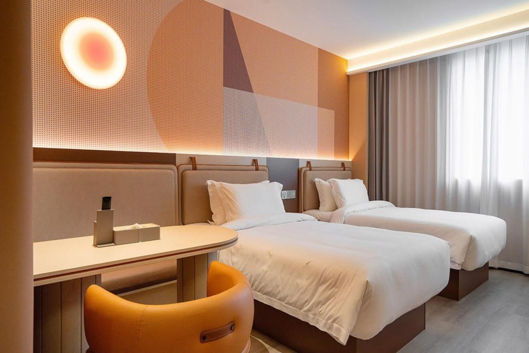 Leston Hotel 24/44