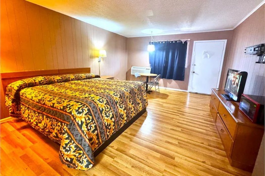 Southern Inn Lake Village Near Greenville MS 1 9/19