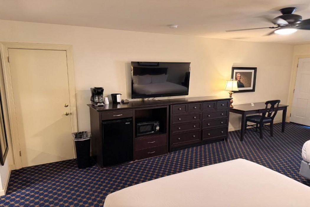 Princess Anne Hotel, SureStay Collection by Best Western 8/44