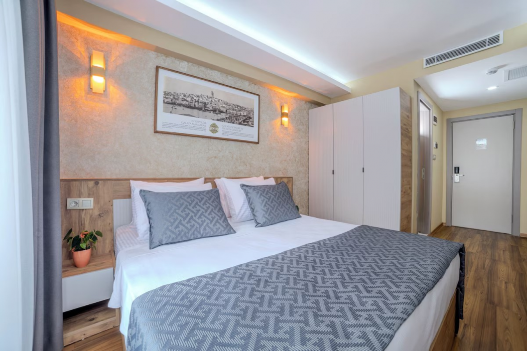 Ozer Palace Hotel 8/20