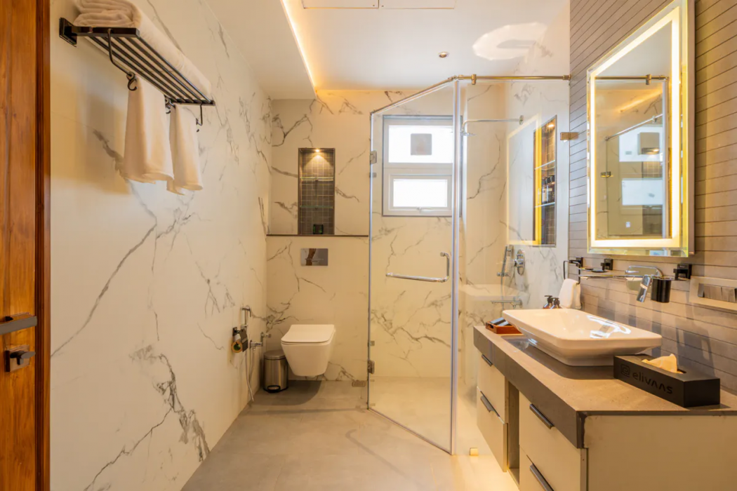 ELIVAAS Prive The Royce Orchid Luxe 4 BHK Hilltop Villa With Steam Room, Pvt Pool & 360 Hill Views 38/40