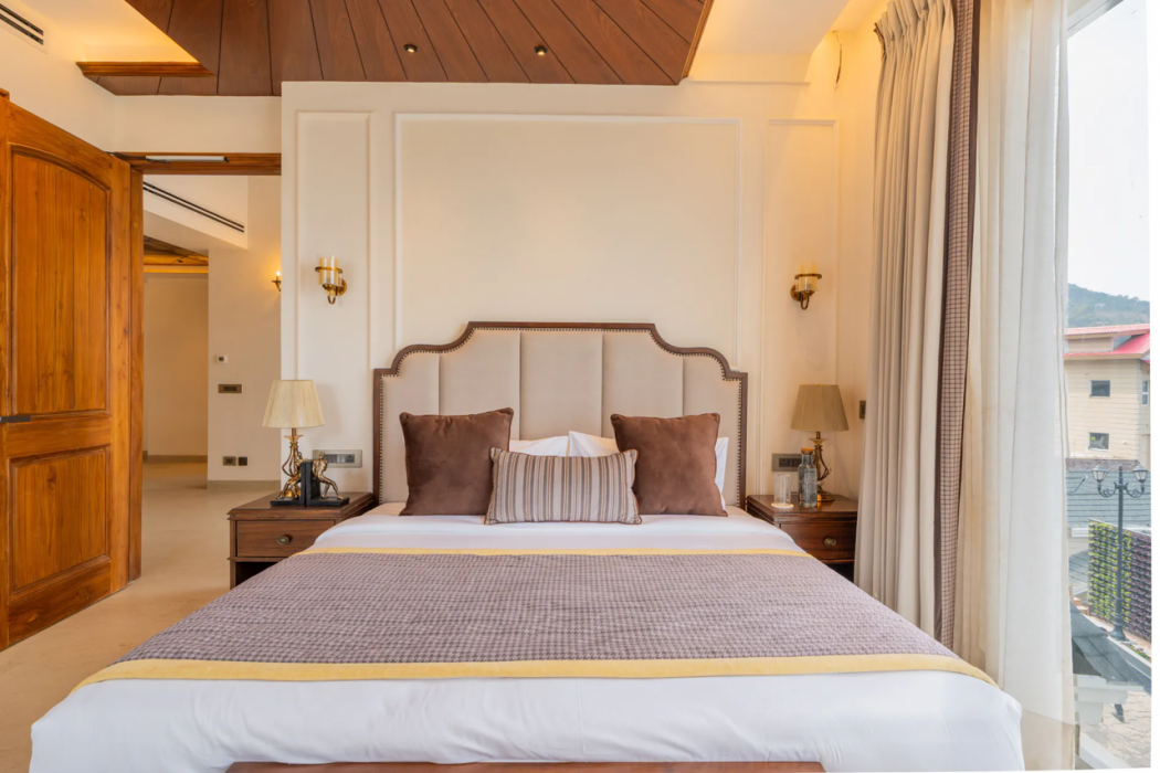 ELIVAAS Prive The Royce Orchid Luxe 4 BHK Hilltop Villa With Steam Room, Pvt Pool & 360 Hill Views 10/40