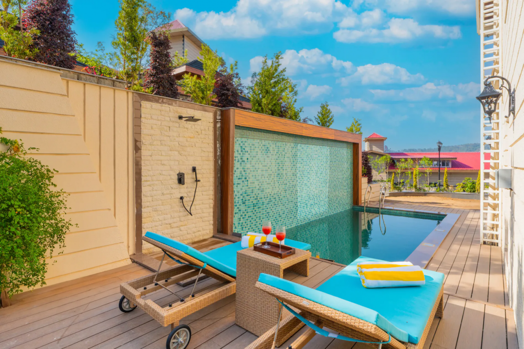 ELIVAAS Prive The Royce Orchid Luxe 4 BHK Hilltop Villa With Steam Room, Pvt Pool & 360 Hill Views 23/40