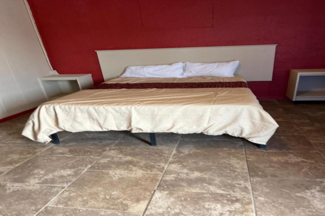 Holiday Motel Tulsa OK 8/20