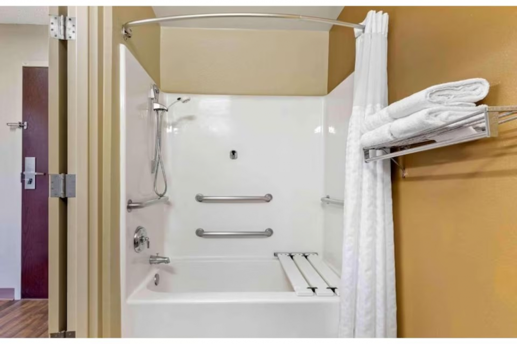 Motel6 Minneapolis Airport Eagan North MN 16/19