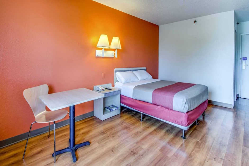Motel6 Suites Buffalo Amherst, NY 15/18