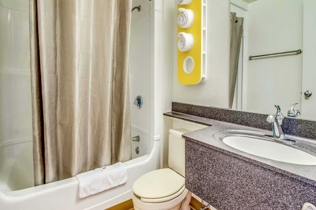 Motel6 Suites Buffalo Amherst, NY 17/18