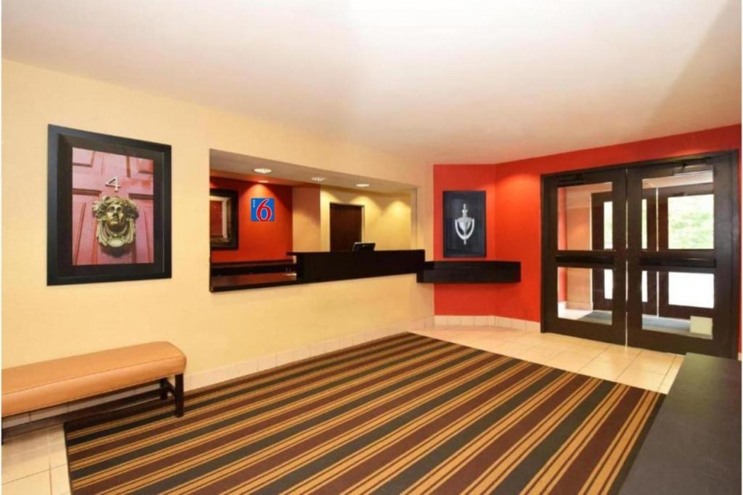 Lobby at Motel6 Suites Findlay Tiffin Avenue, OH, FINDLAY - OH