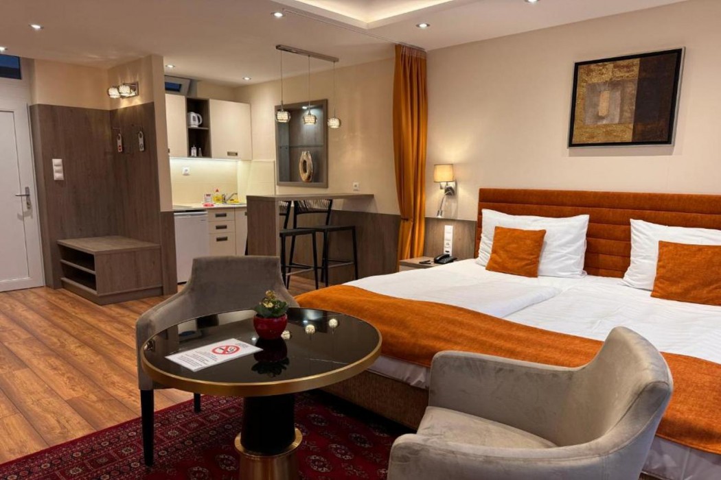 Hotel Charles 21/67