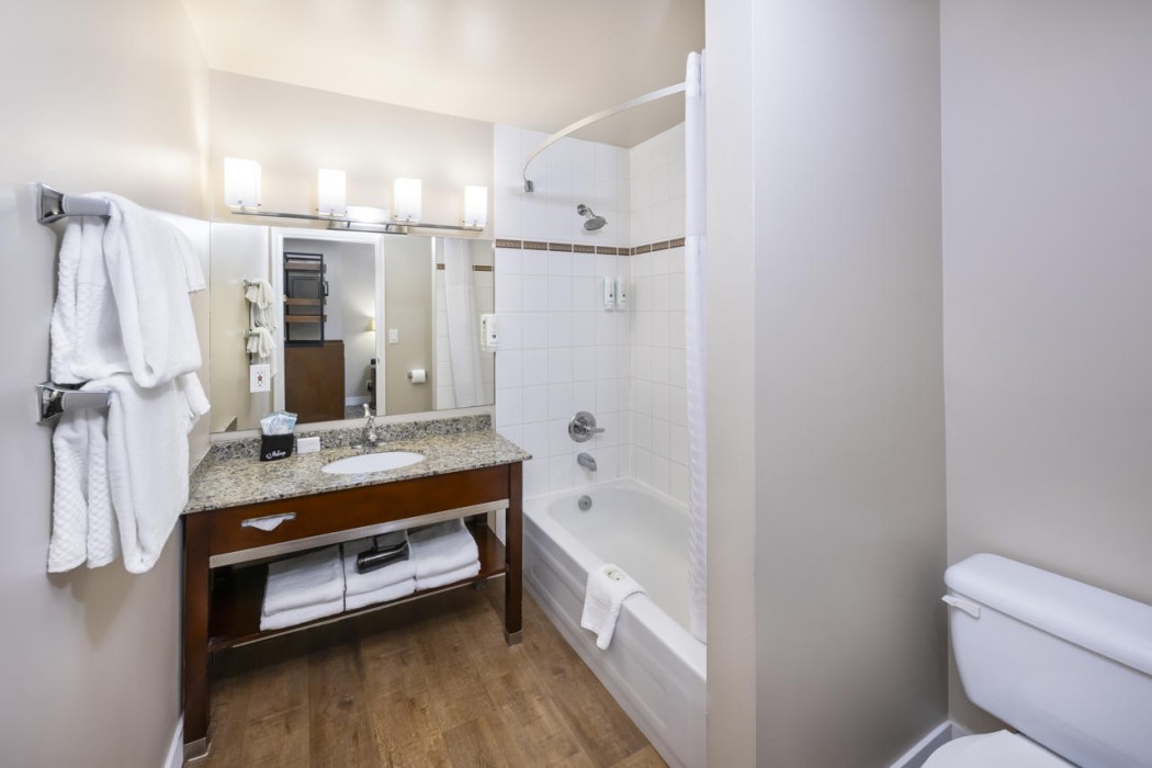 Quality Inn & Suites Downtown Vancouver 24/67