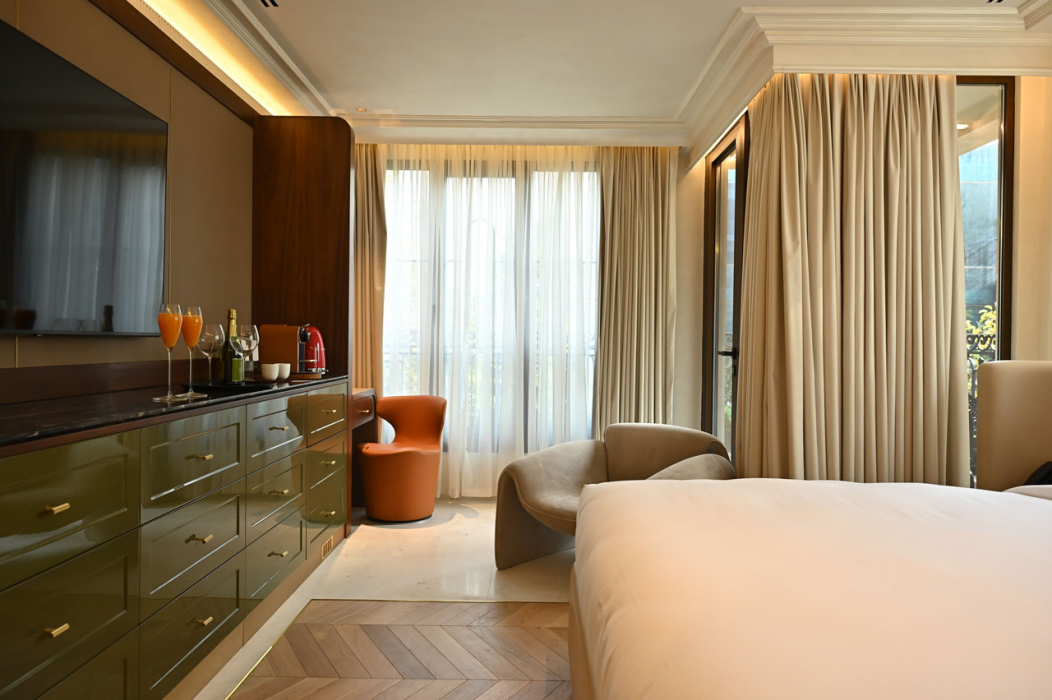 Corner Luxe
