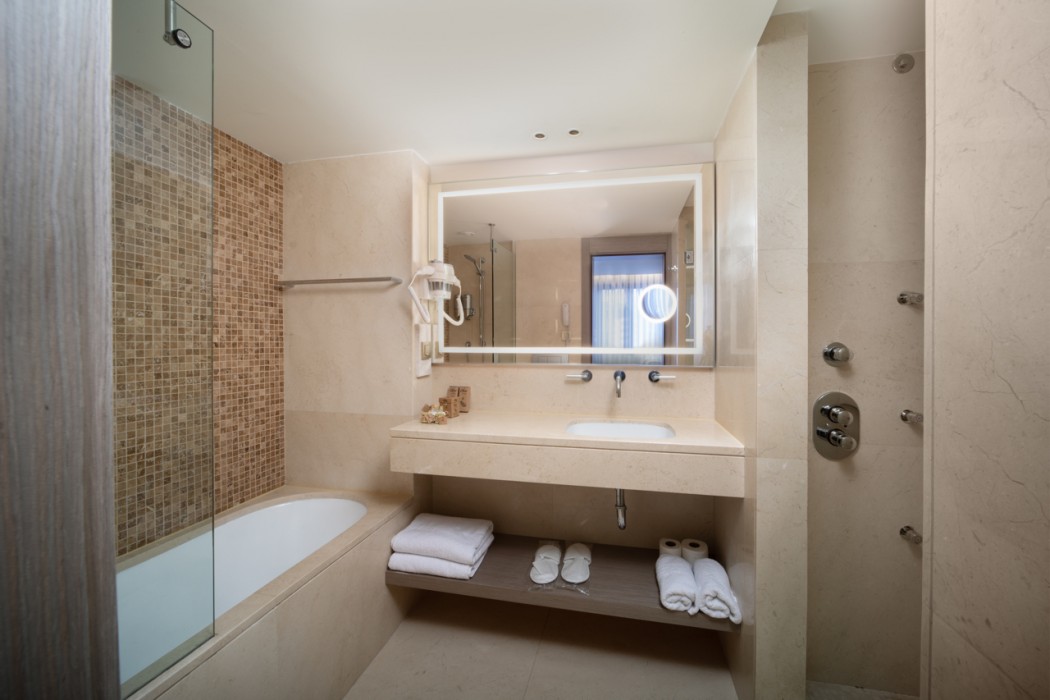 Bentley Hotel Bosphorus 22/86