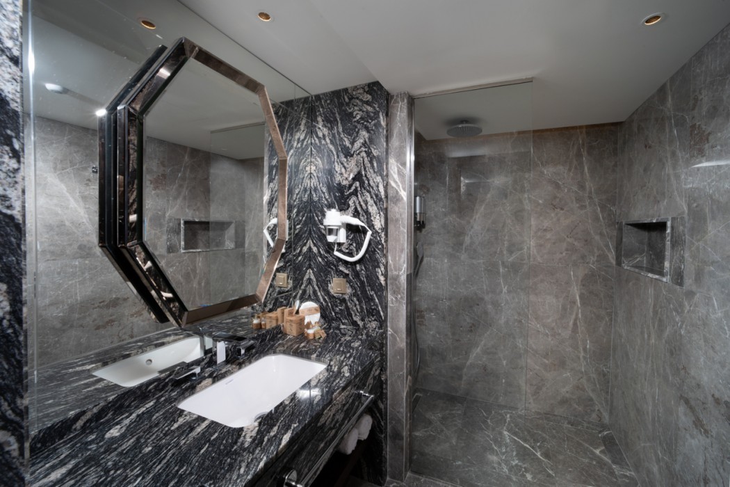 Bentley Hotel Bosphorus 24/86