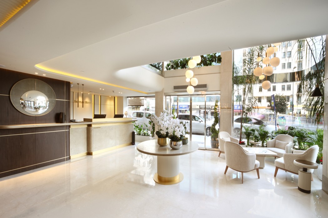 Bentley Hotel Bosphorus 10/86