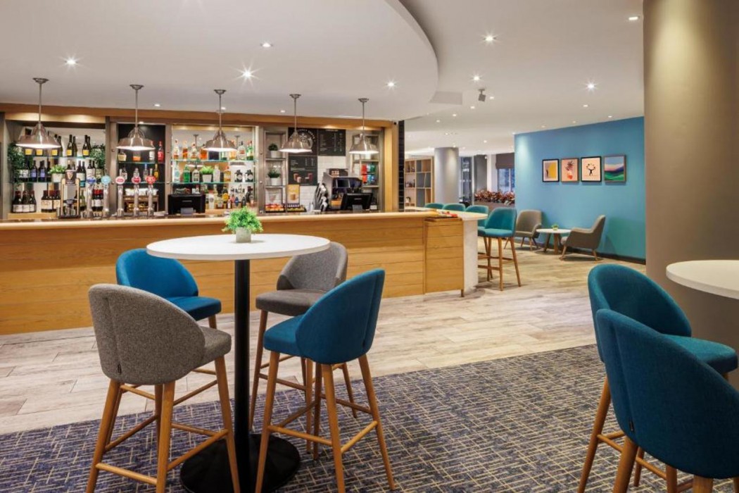 Holiday Inn High Wycombe M40 Jct. 4 23/59