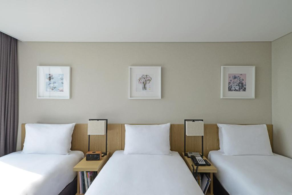 Harbor Park Hotel 12/51