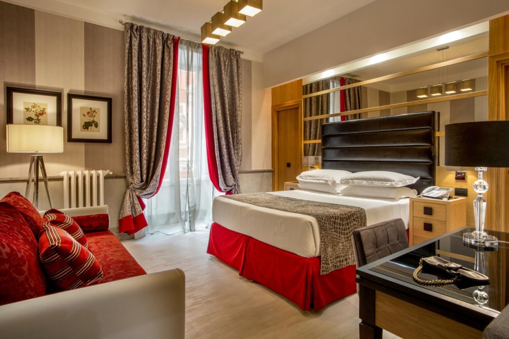 Royal Court Hotel 31/63
