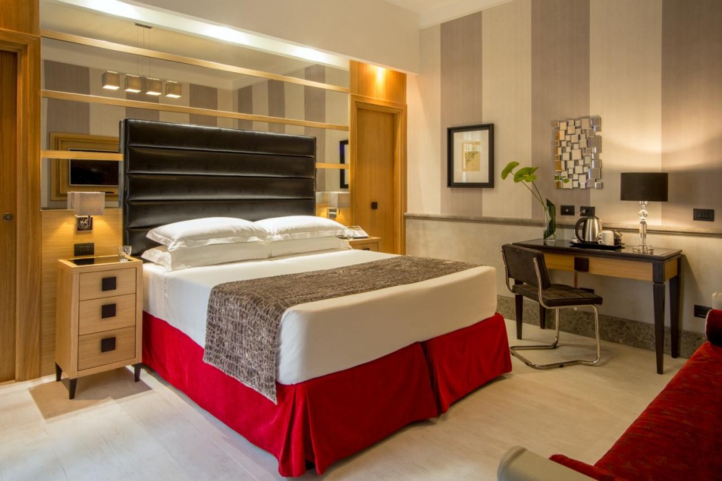 Royal Court Hotel 29/63