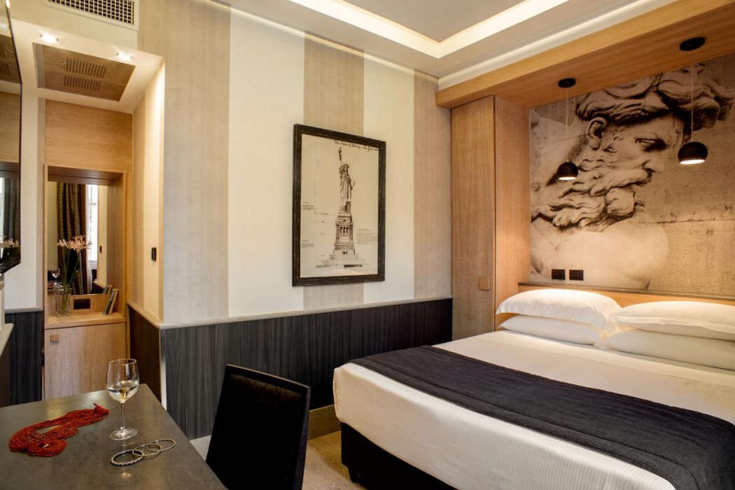 Royal Court Hotel 30/63