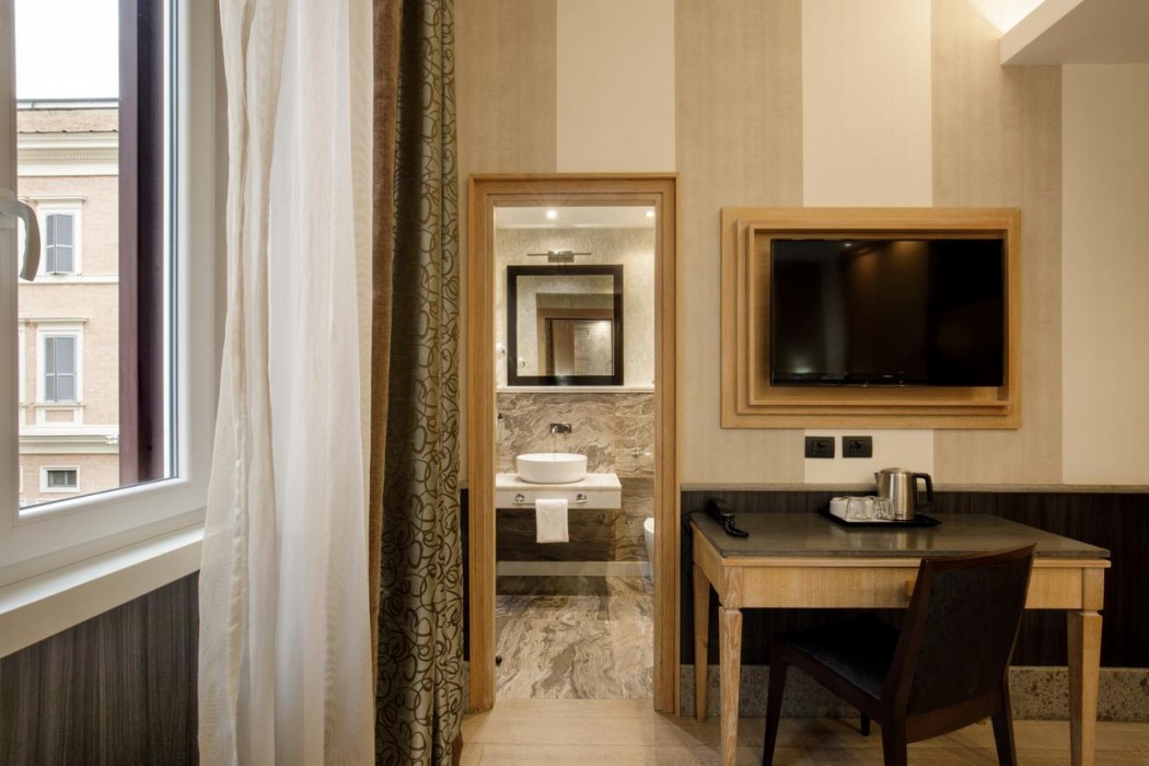 Royal Court Hotel 13/63