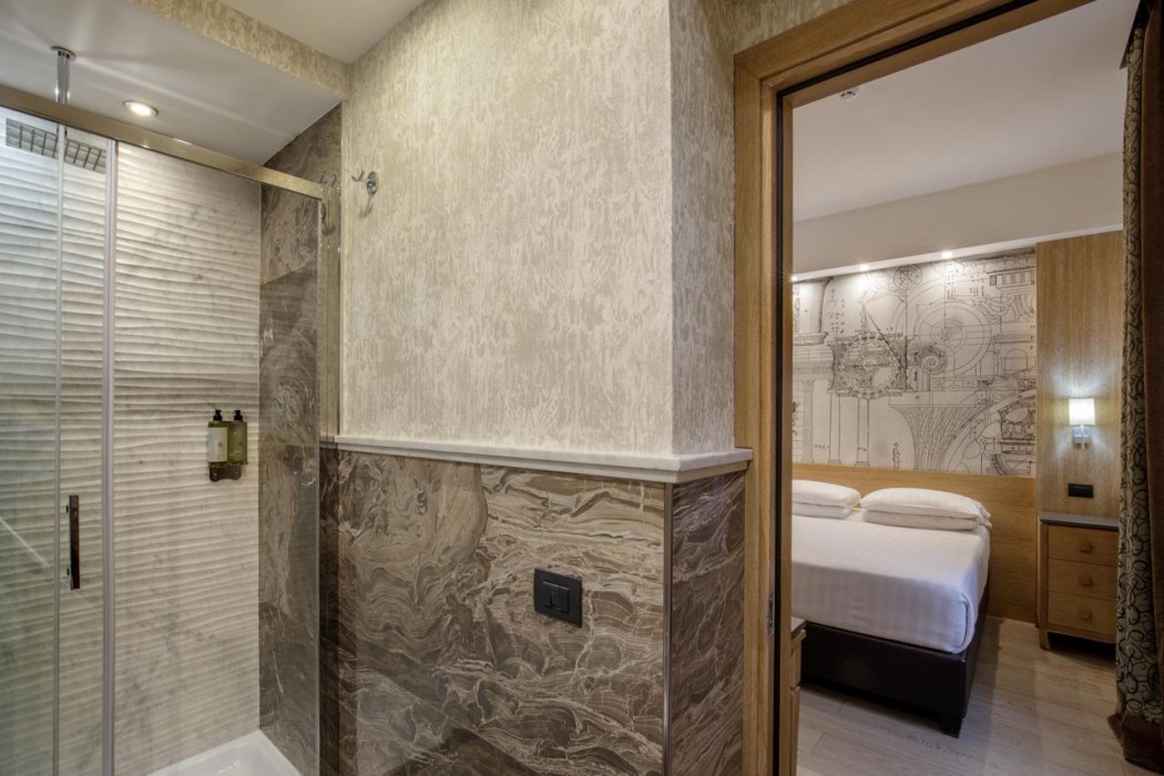 Royal Court Hotel 25/63