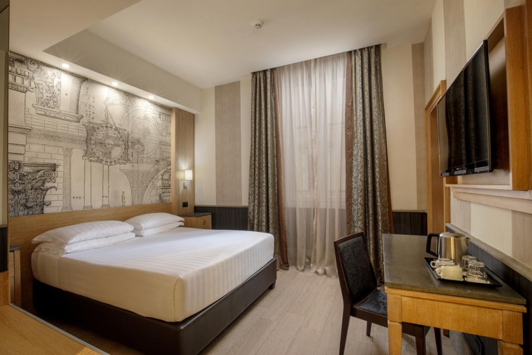 Royal Court Hotel 12/63