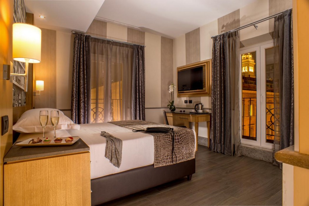 Royal Court Hotel 23/63