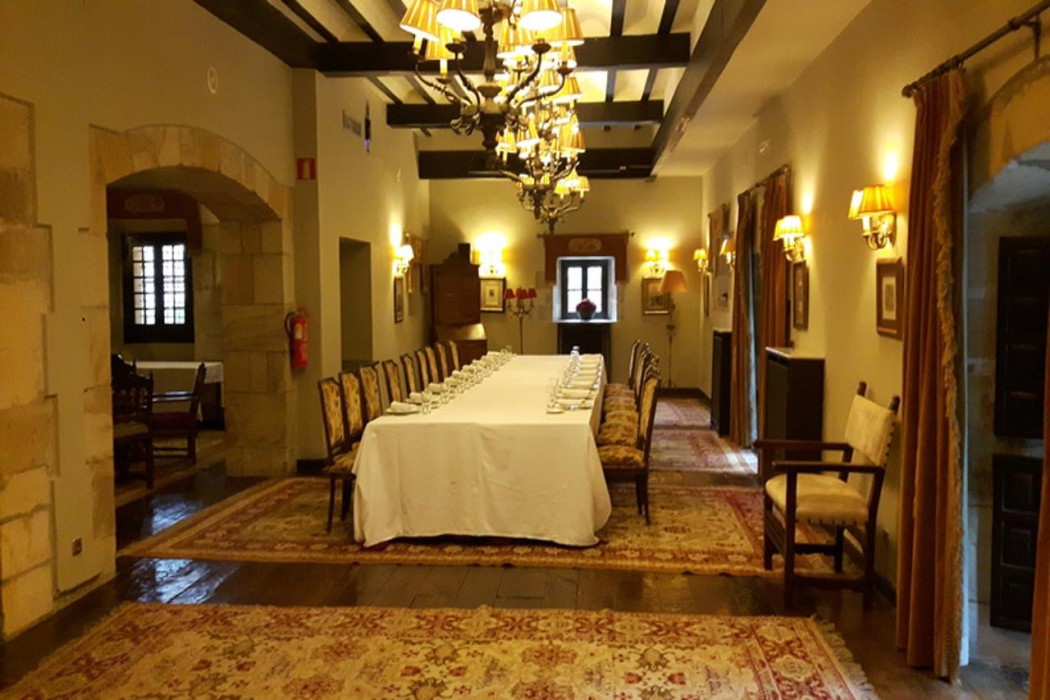 PARADOR DE SANTILLANA GIL BLAS 18/38
