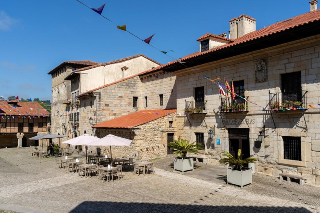 PARADOR DE SANTILLANA GIL BLAS 4/38